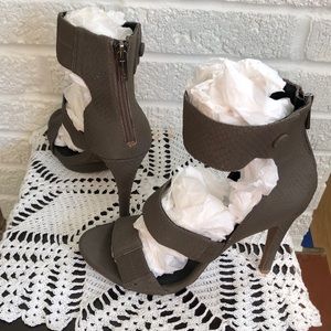 NWOB Zip Back Stilettos